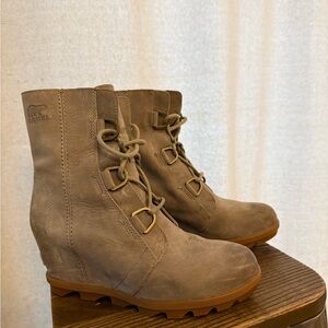 Sorel Women's Lace Up Gray Boots